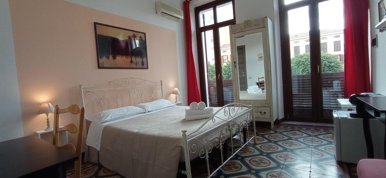 Onlyrooms III - Piazza Jenne Cagliari Exterior photo