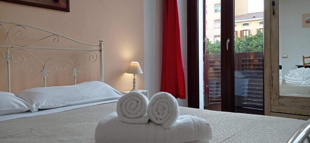 Onlyrooms III - Piazza Jenne Cagliari Exterior photo